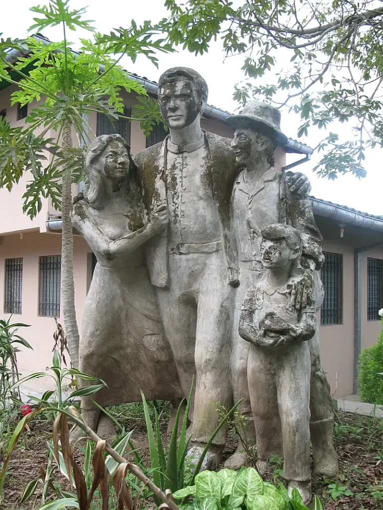 Aguilares statue