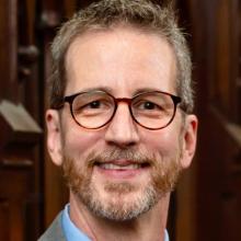 Michael E Lee headshot