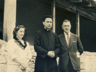 Rutilio with his parents on the day of his first Mass Rutilio with his parents on the day of his first Mass