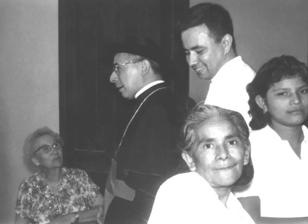 Rutilio with Archbishop Luis Ch&aacute;vez y Gonz&aacute;lez and parishioners